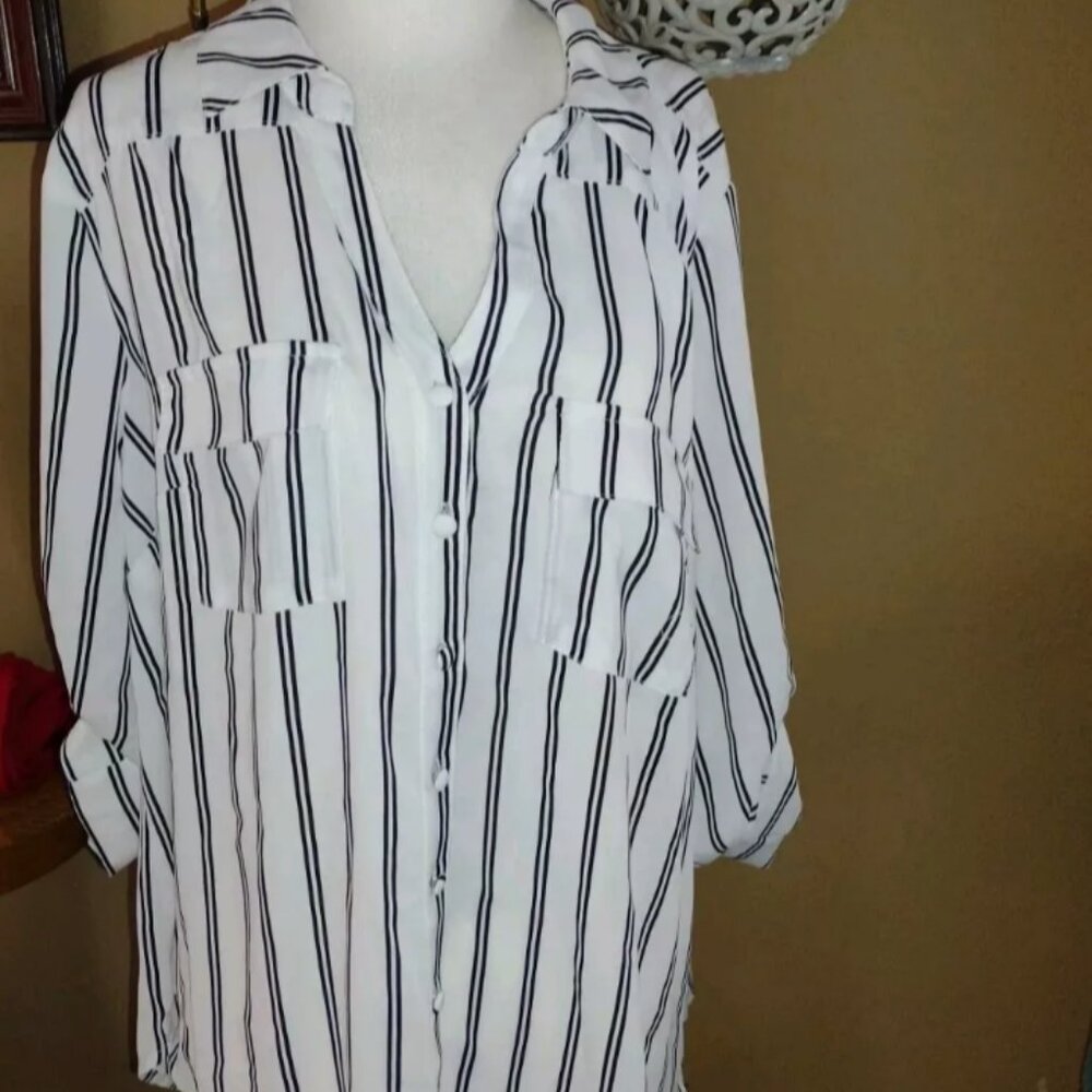 TORRID Ladies Top Black White NWT